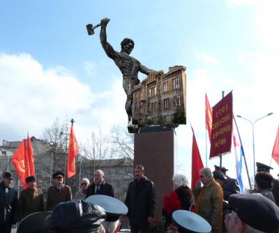Прикрепленное изображение: Памятник Ленину будущее.jpg